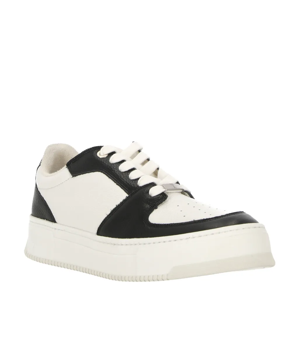 Arcade Low-Top Skate Shoes With Thick Sole
