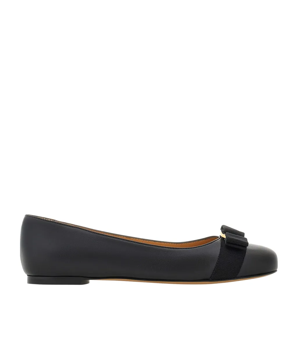 Logo-Engraved Flat Shoes