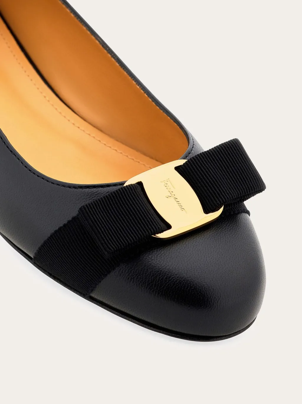 Logo-Engraved Flat Shoes