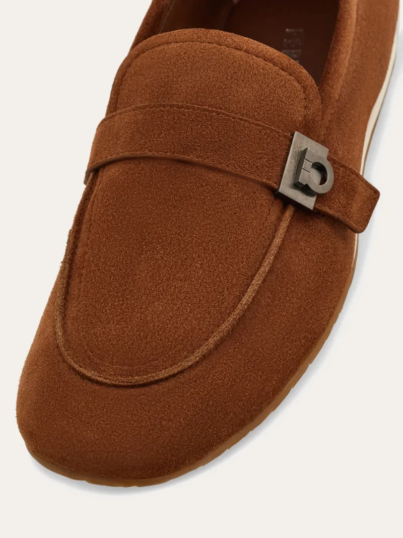 Hug Buckle Loafer