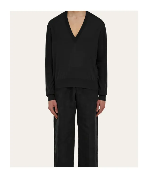 V-Neck Jumper