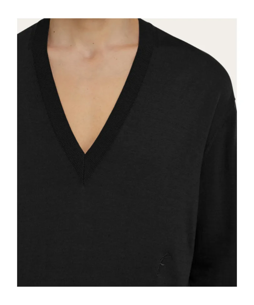 V-Neck Jumper