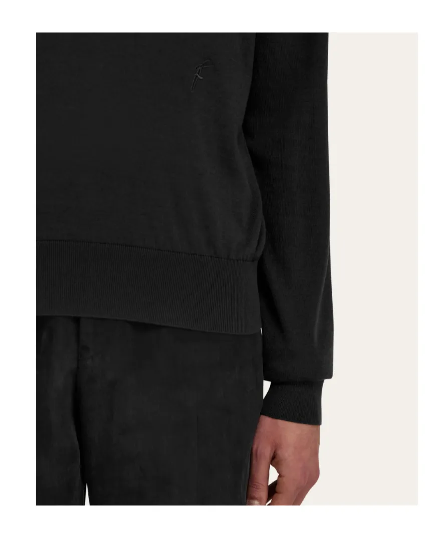 V-Neck Jumper