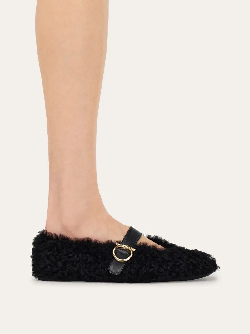 Buckle-Fastening Shearling Flats