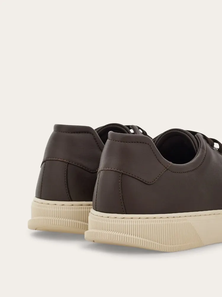 Elastic Lace Sneaker