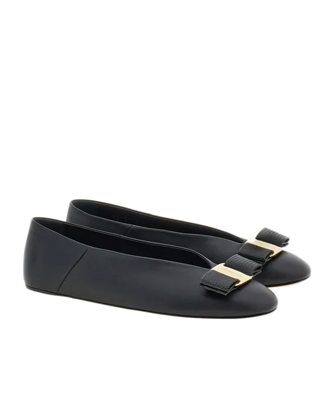Round Toe Bow Detailed Ballet Flats