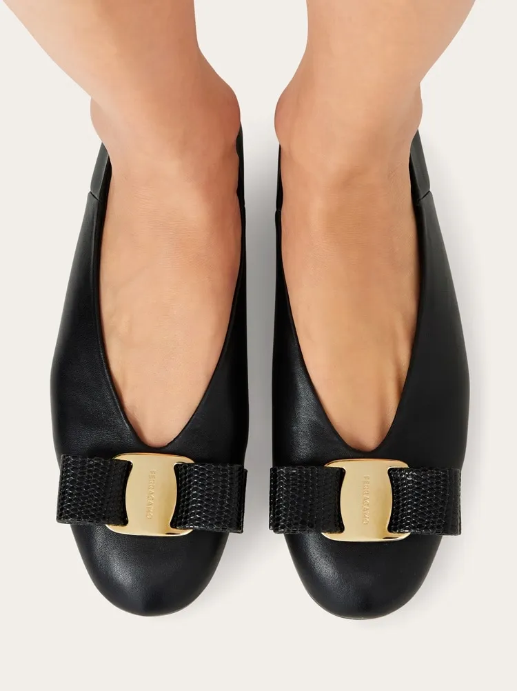 Round Toe Bow Detailed Ballet Flats