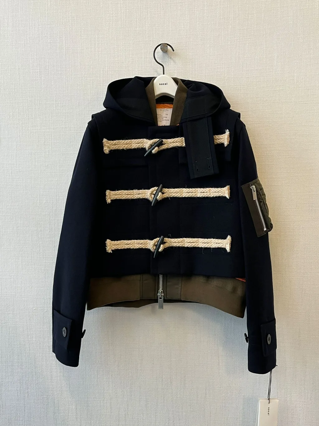 Toggle-Fastening Hooded Jacket