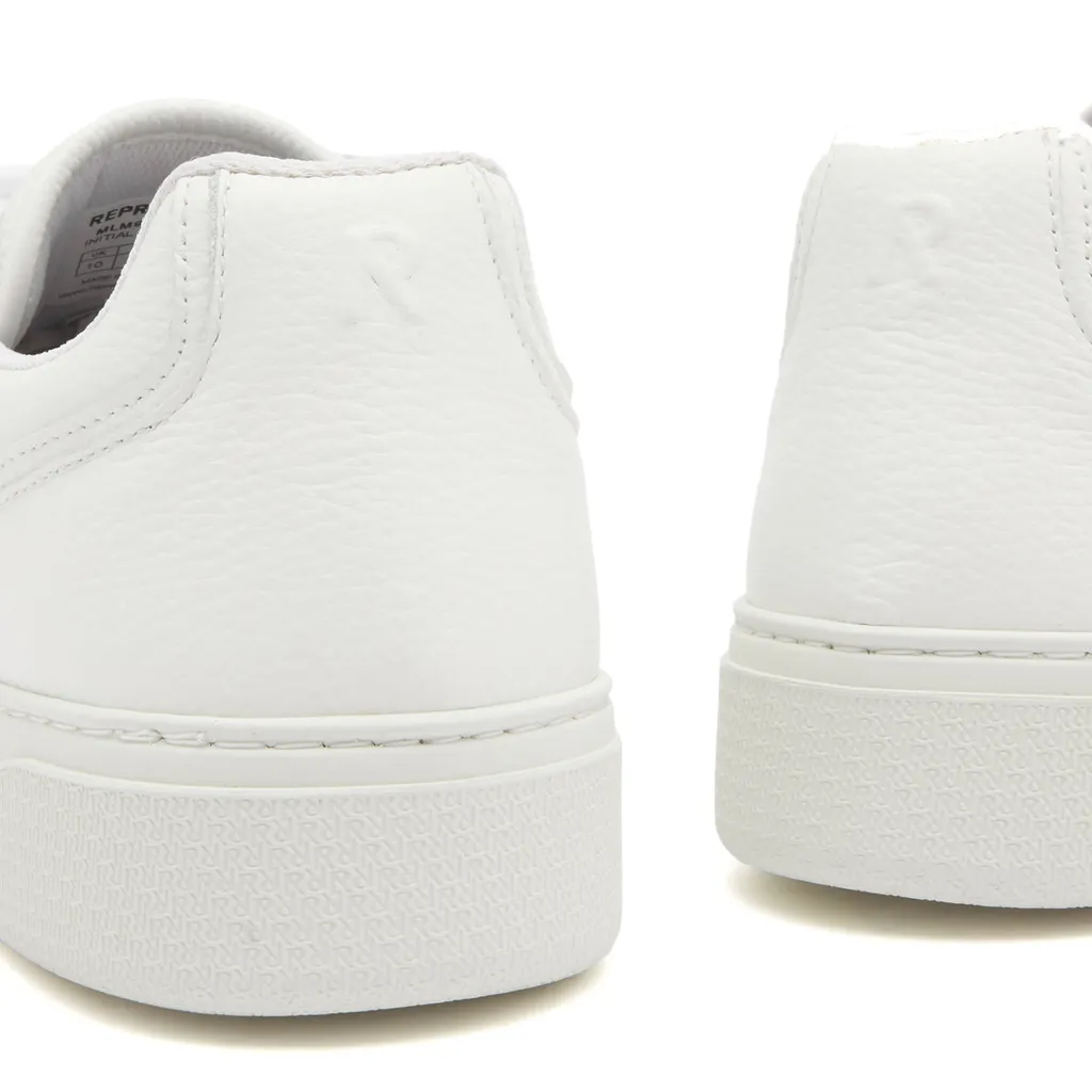Round-Head Sneakers