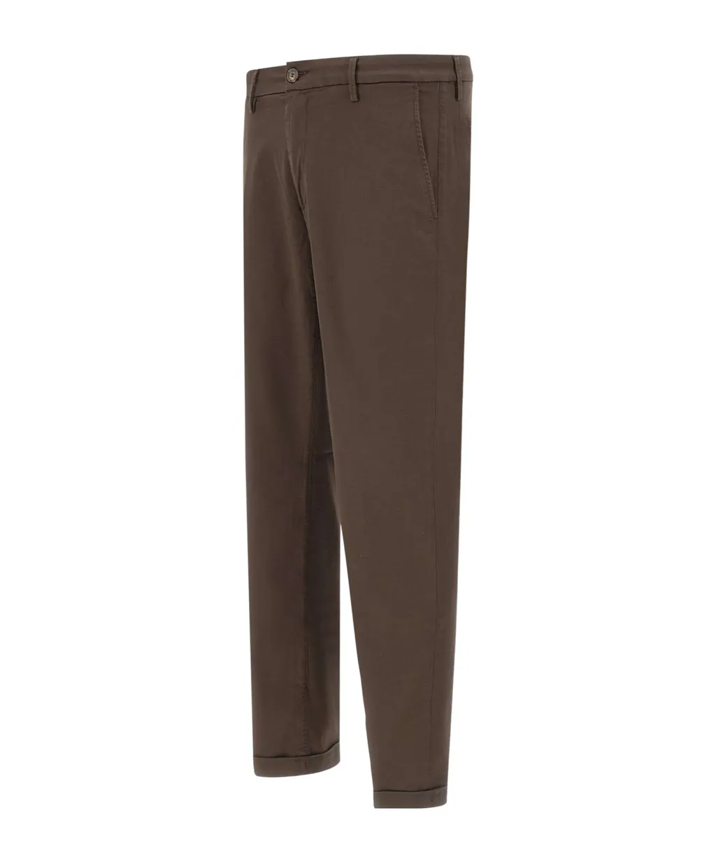 Mucha Slim-Fit Chinos