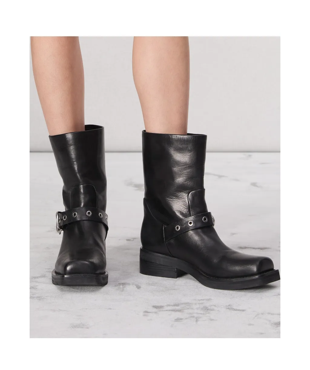 Square-Toed Short Boots