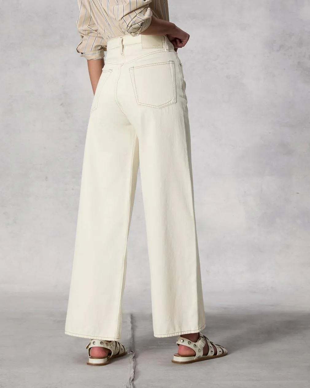 Wide-Leg Jeans