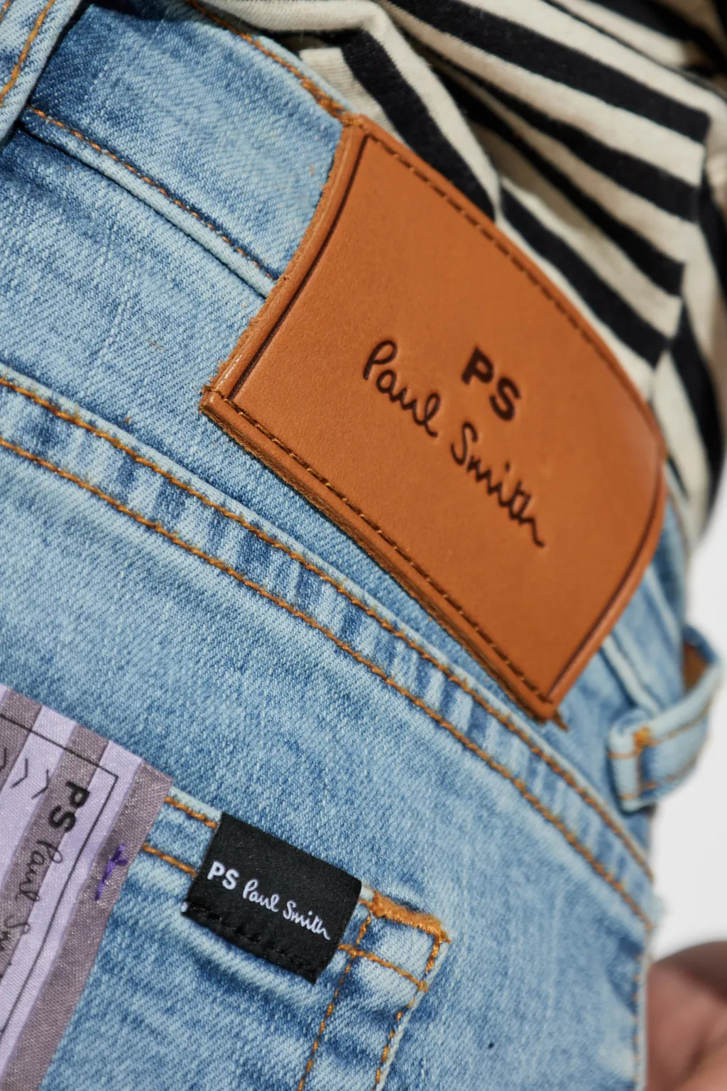 Logo-Patch Tapered-Leg Jeans