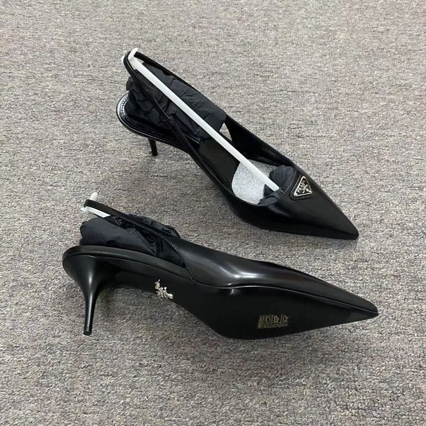 Exposed-Heeled Logo High-Heeled Shoes