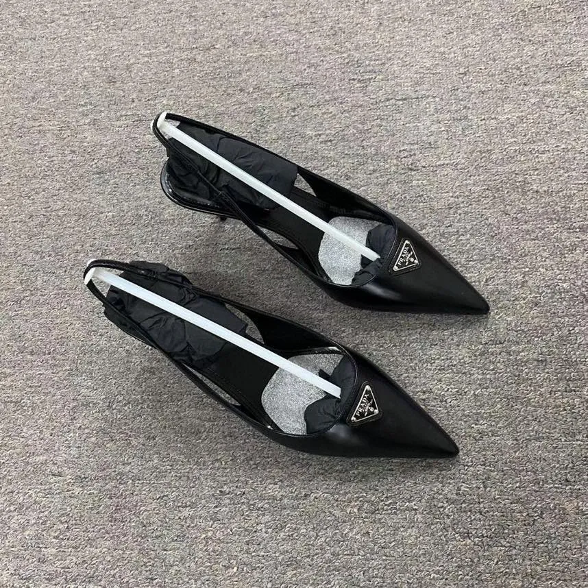 Exposed-Heeled Logo High-Heeled Shoes
