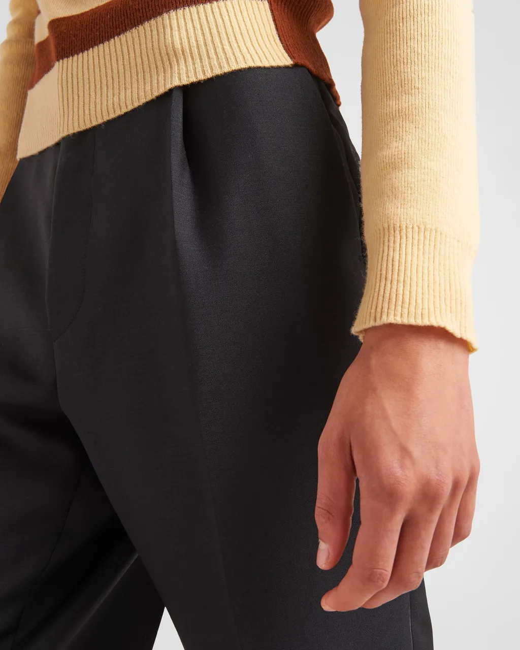 Mid-Rise Tailored Cropped Trousers