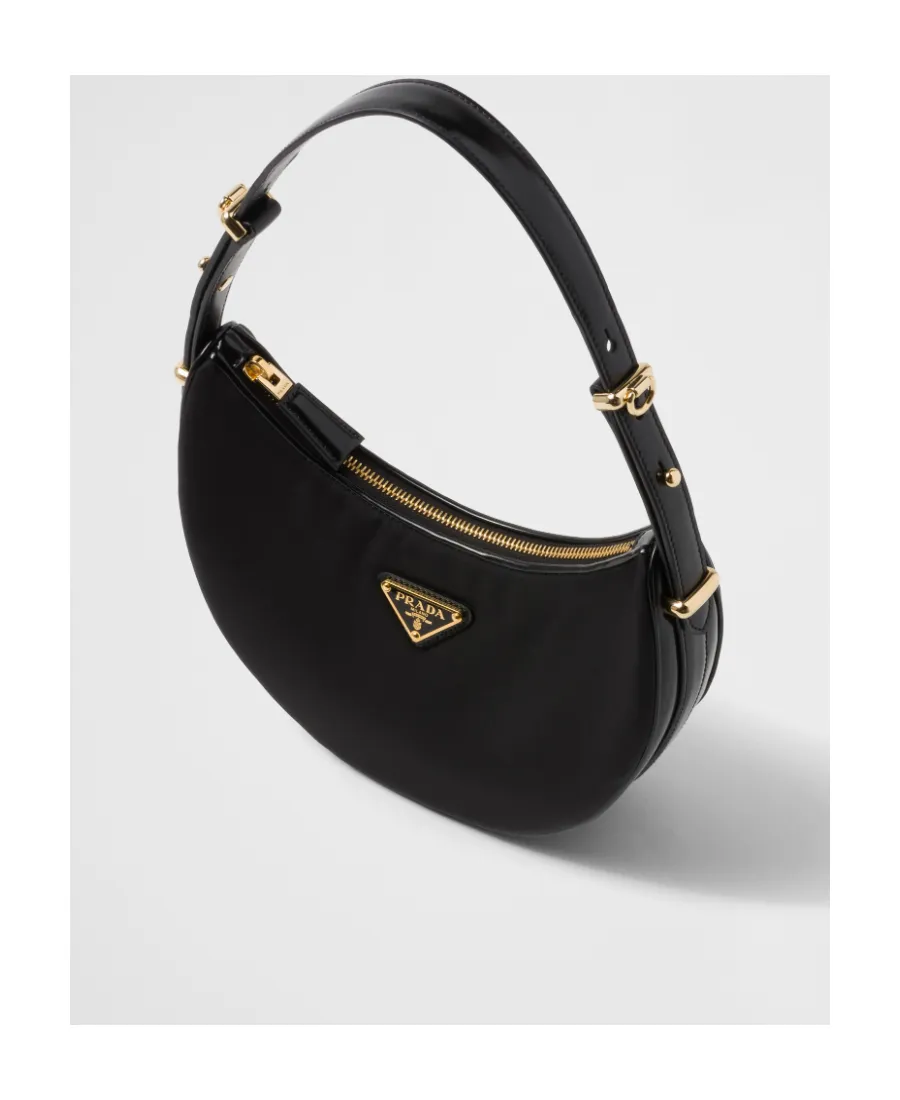 Logo-Plaque Zipped Handbag