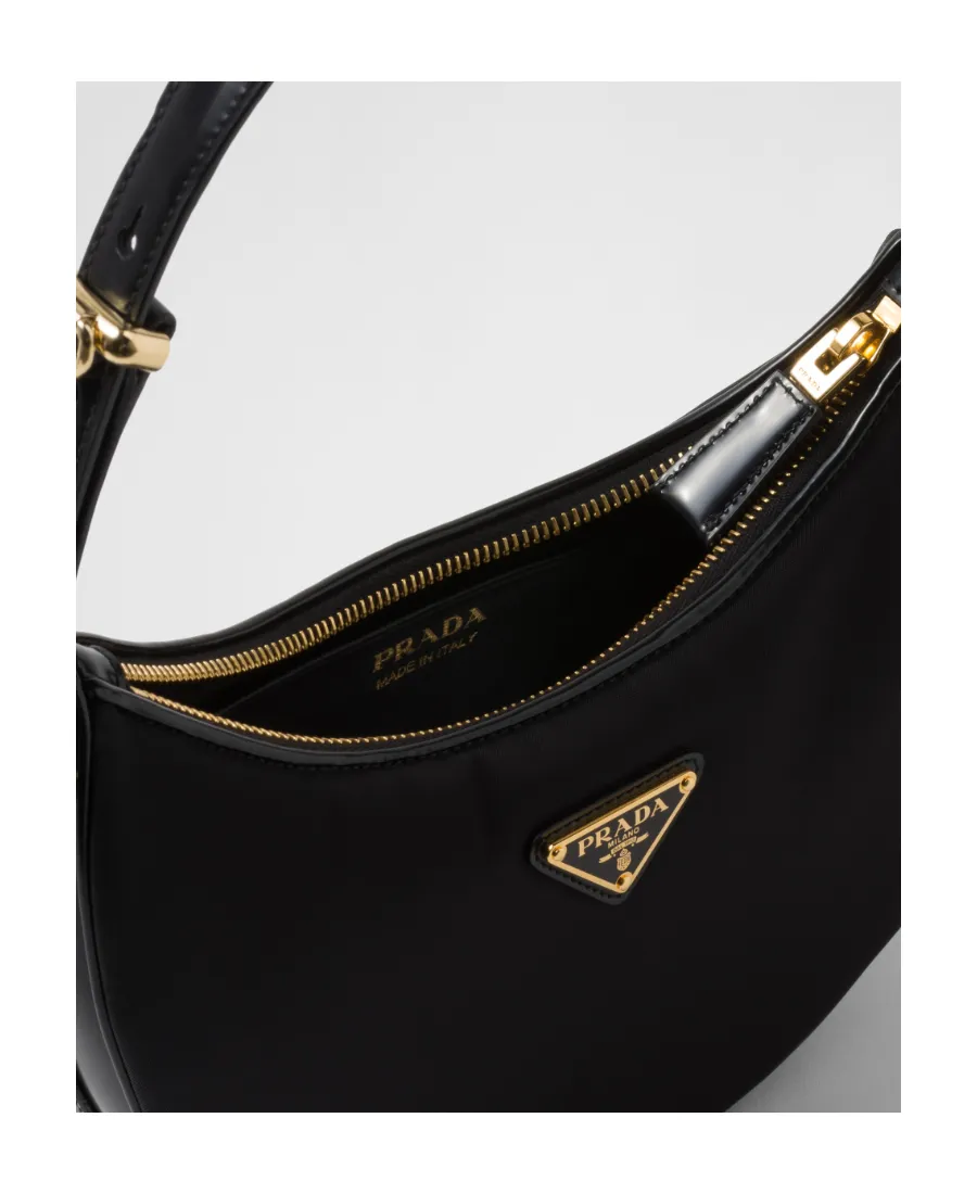 Logo-Plaque Zipped Handbag
