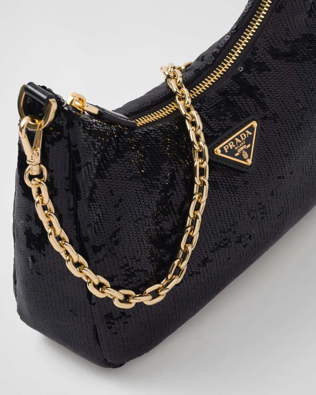 Re-Edition Zipped Chain-Linked Shoulder Bag