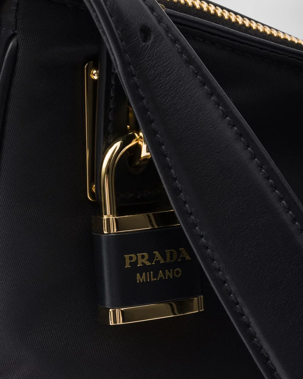 Logo Plaque Padlock-Detailed Shoulder Bag