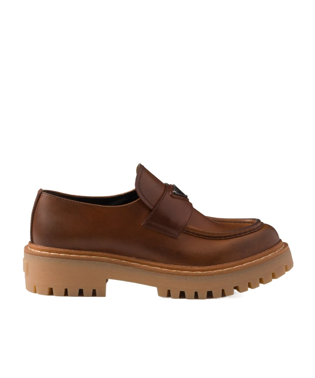 Triangle-Logo Loafers