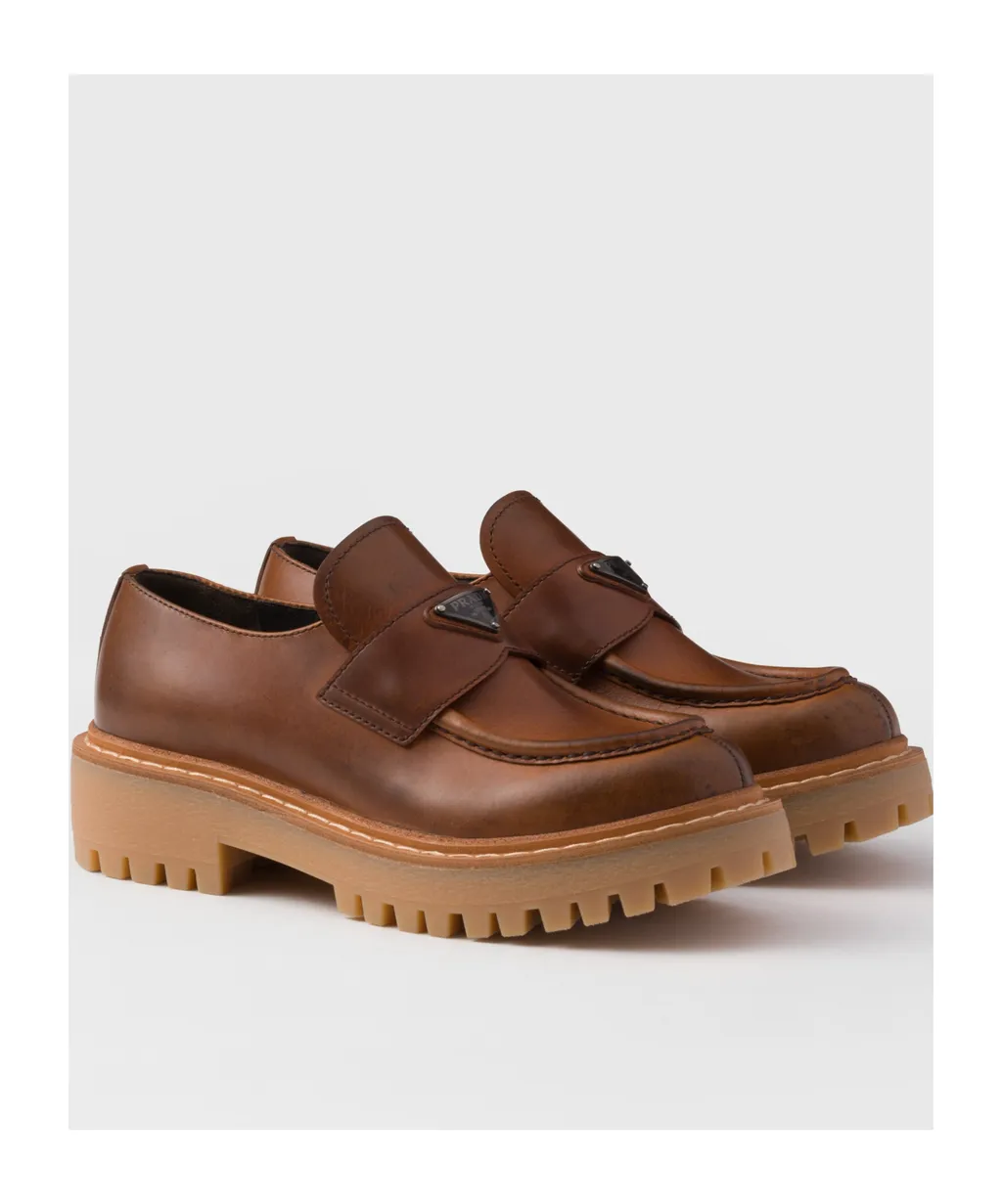 Triangle-Logo Loafers