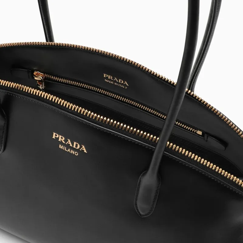 Logo-Detailed Zipped Shoulder Bag