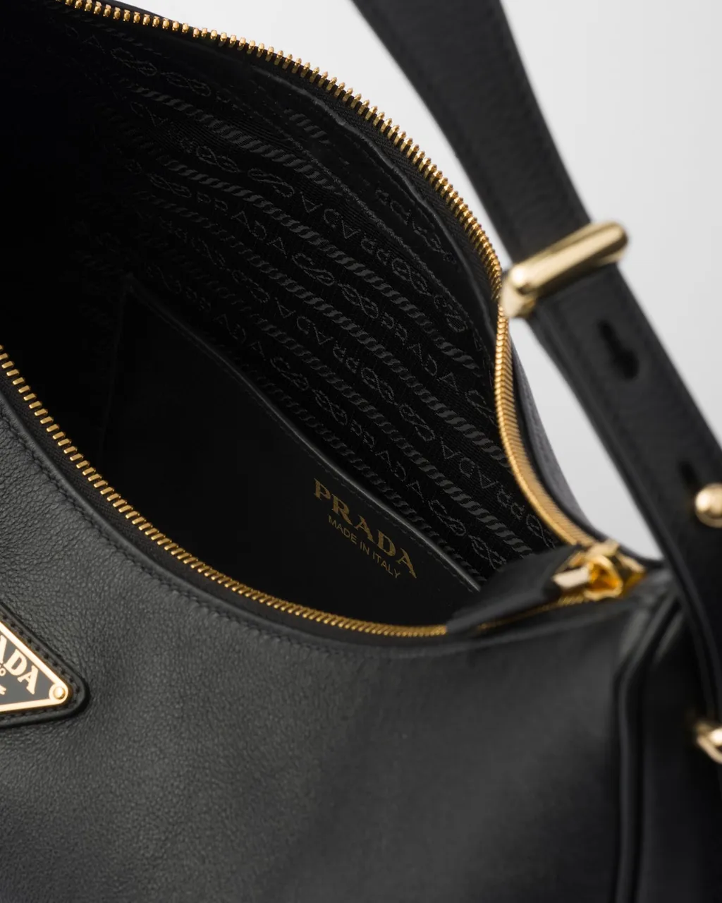 Arqué Zip-Up Large Shoulder Bag