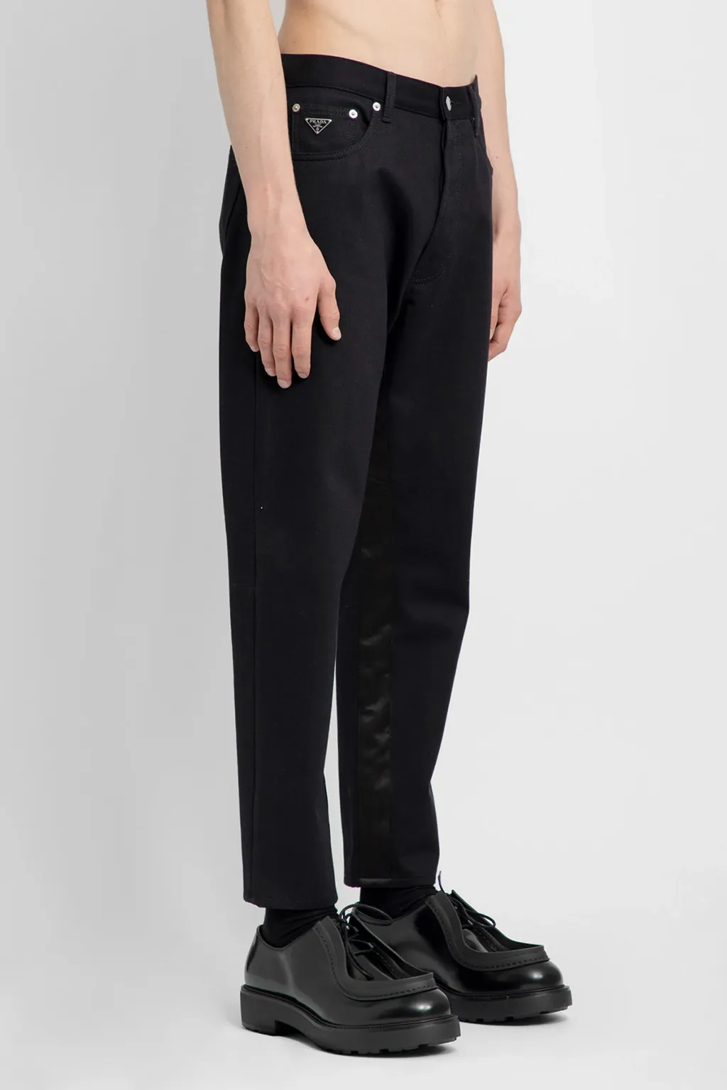 Logo-Patch Straight-Leg Jeans