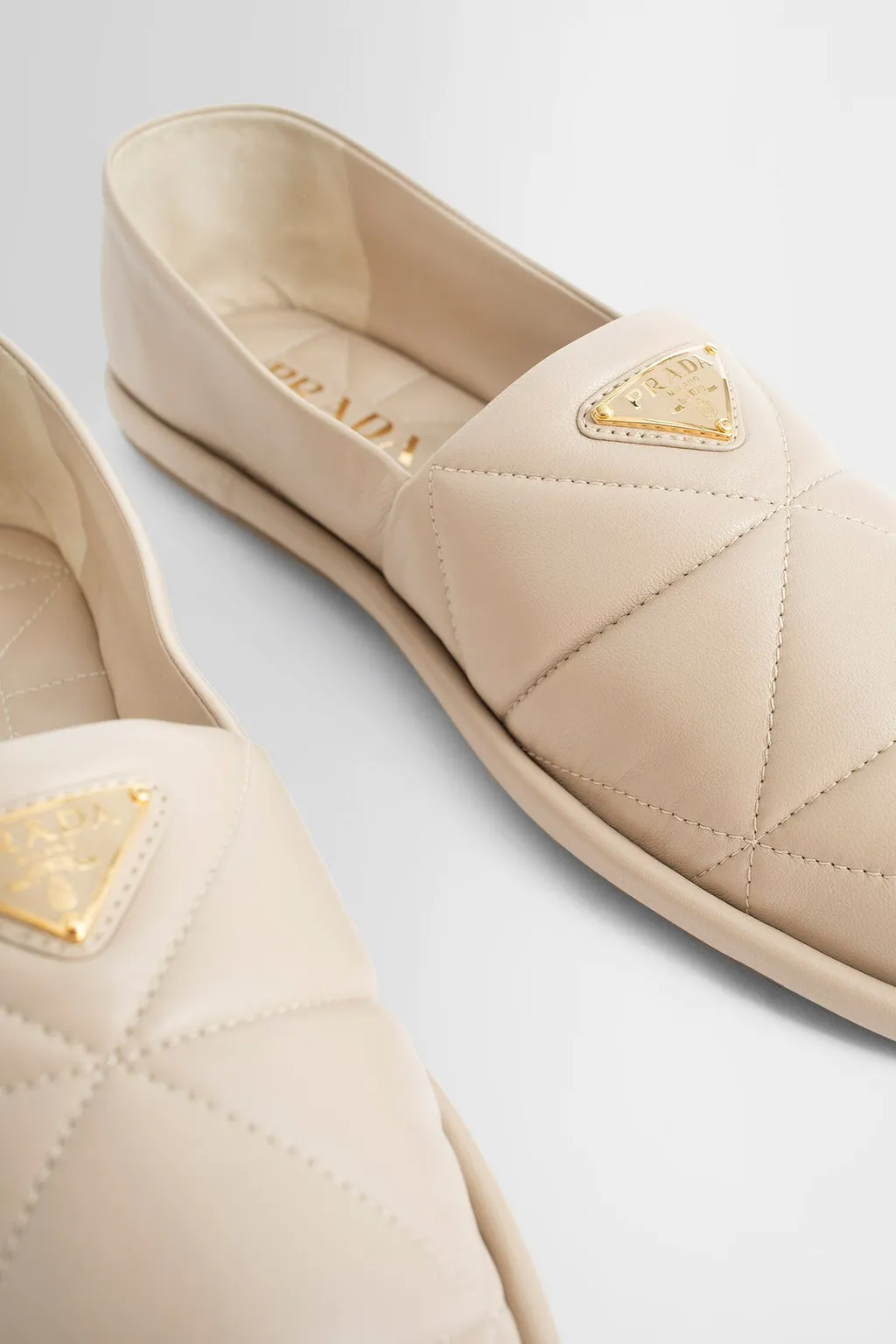 Logo Detail Flat Shoes