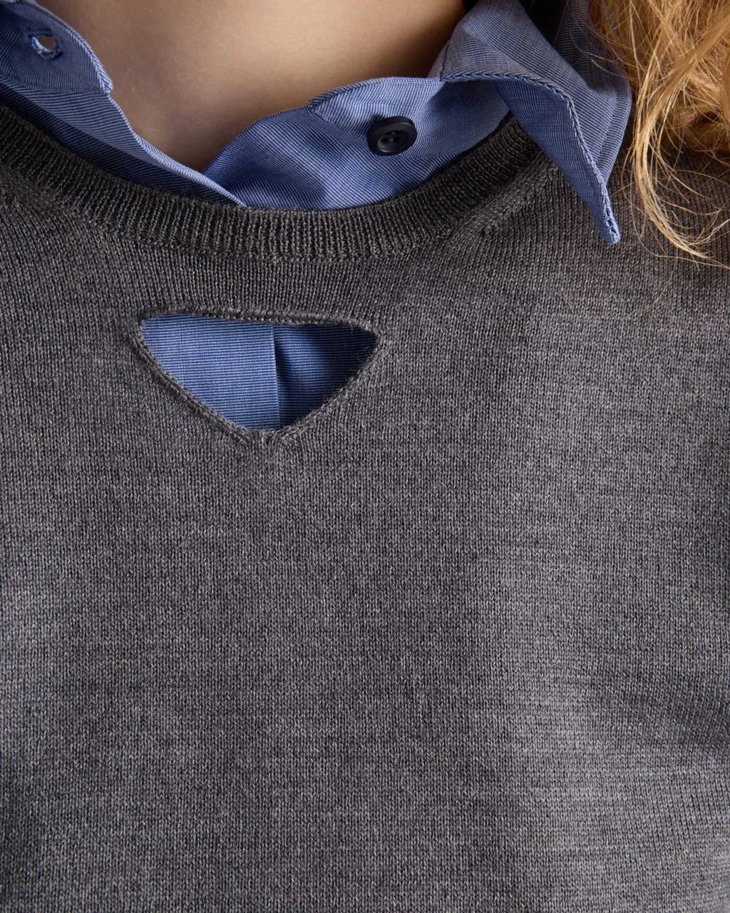 Cut-Out Detailed Crewneck Jumper