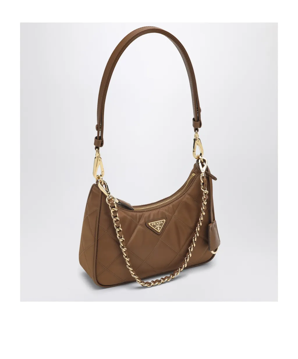 Re-Edition Quilted Zipped Shoulder Bag