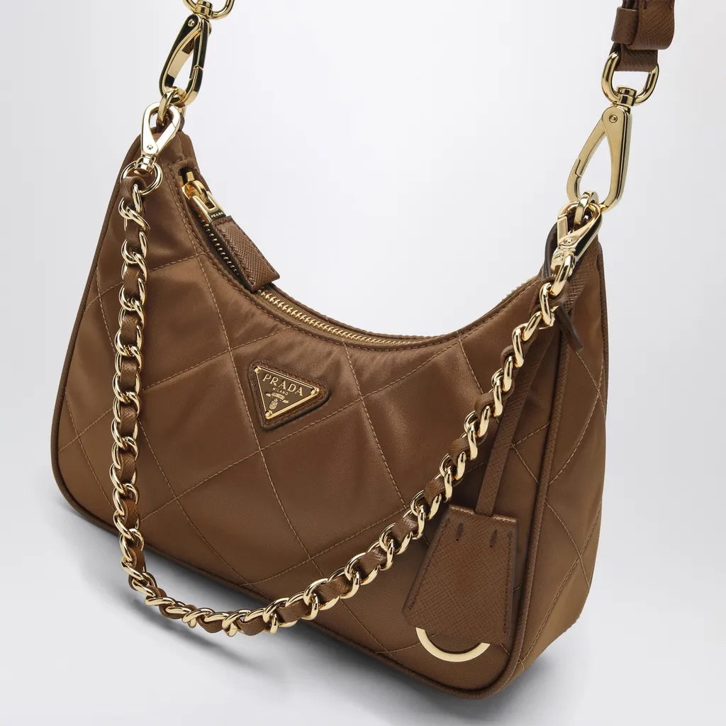 Re-Edition Quilted Zipped Shoulder Bag