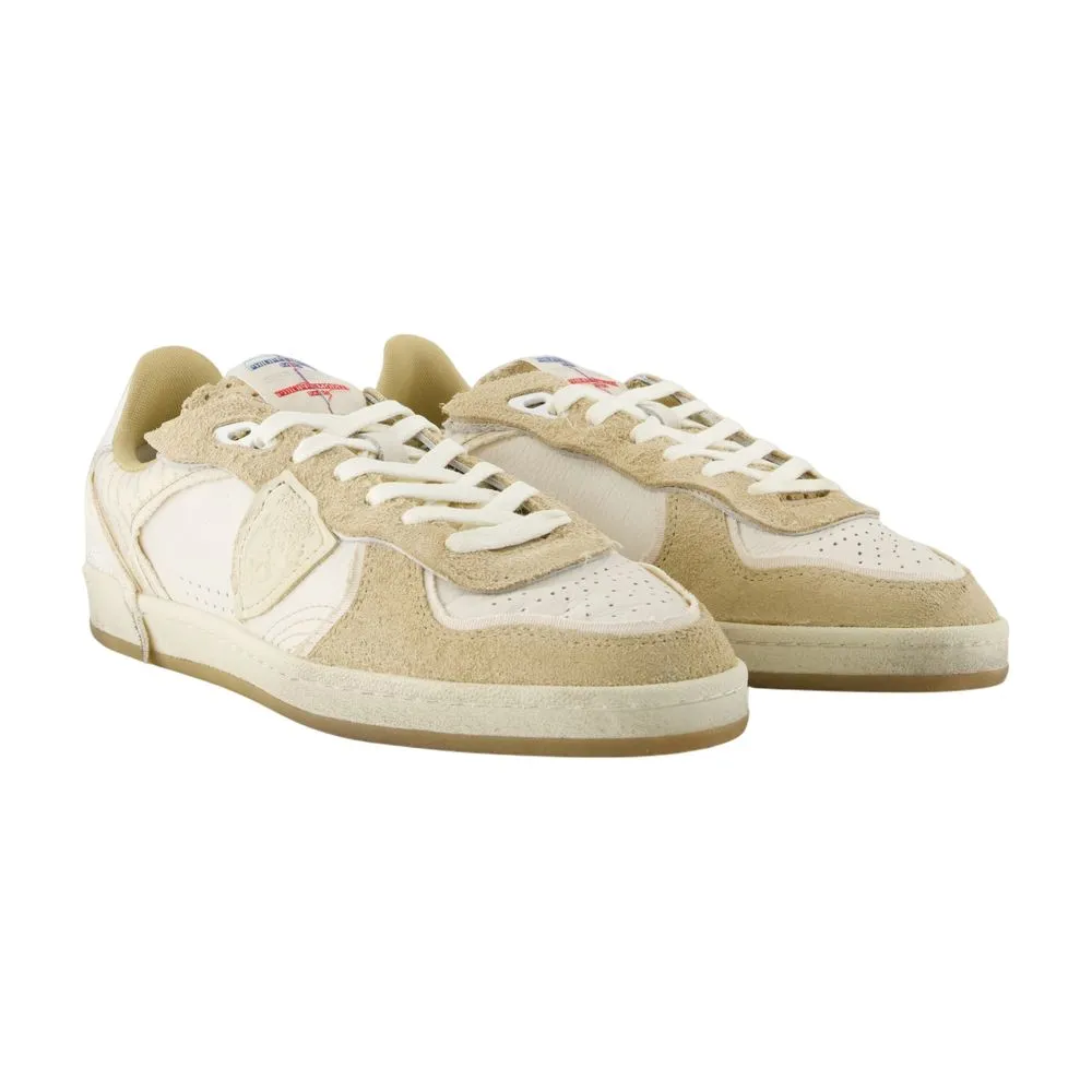Round-Toe Low-Top Casual Shoes