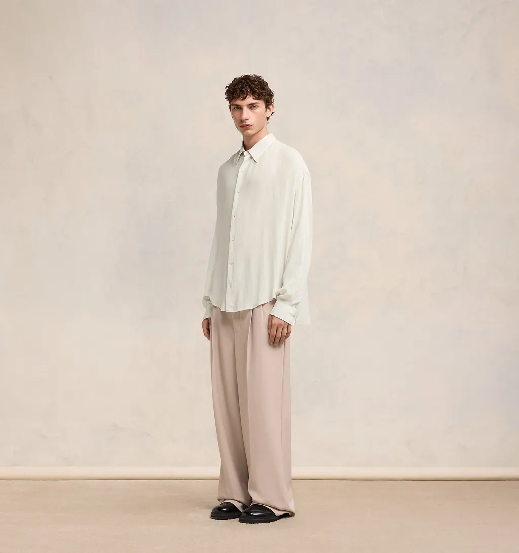 Long-Sleeved Buttoned Shirt