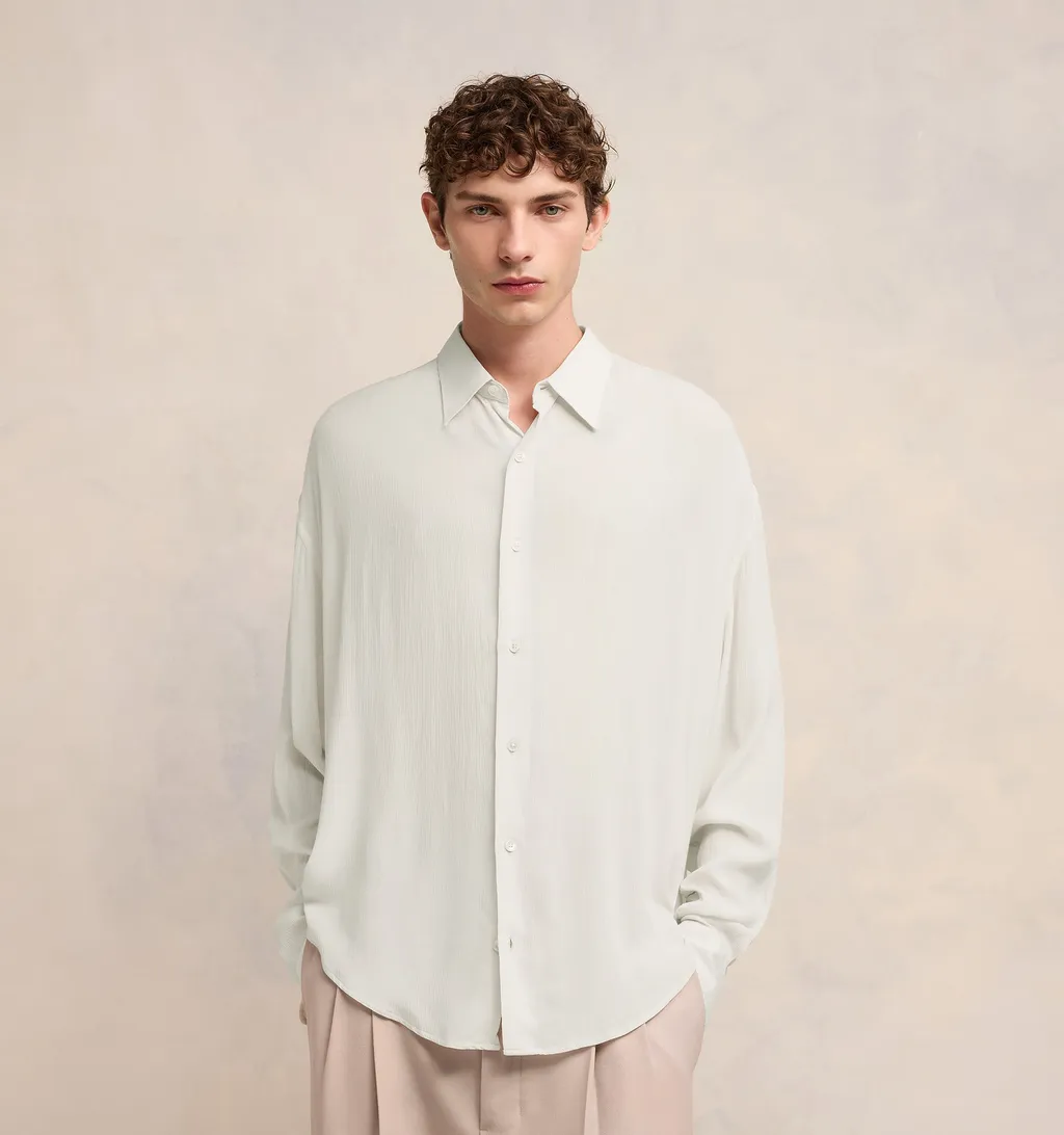 Long-Sleeved Buttoned Shirt