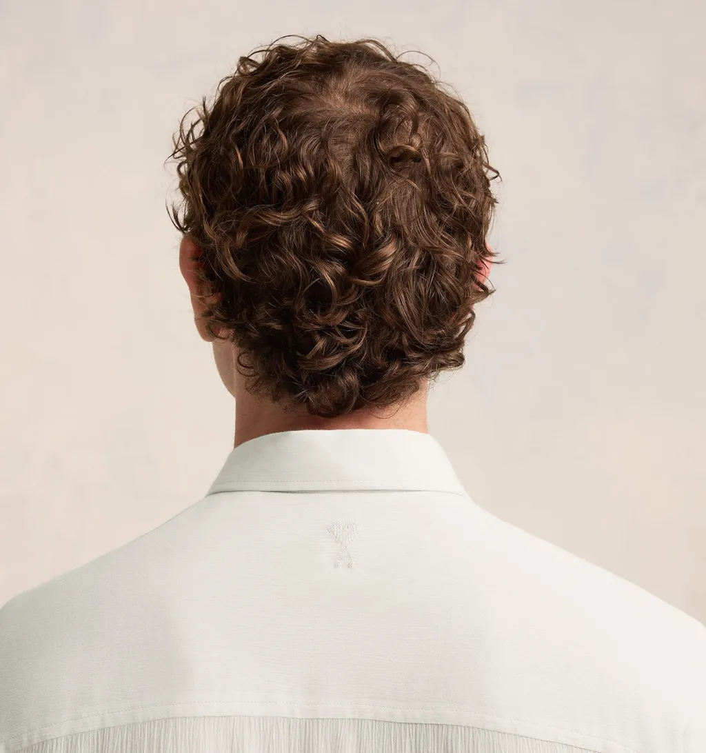 Long-Sleeved Buttoned Shirt