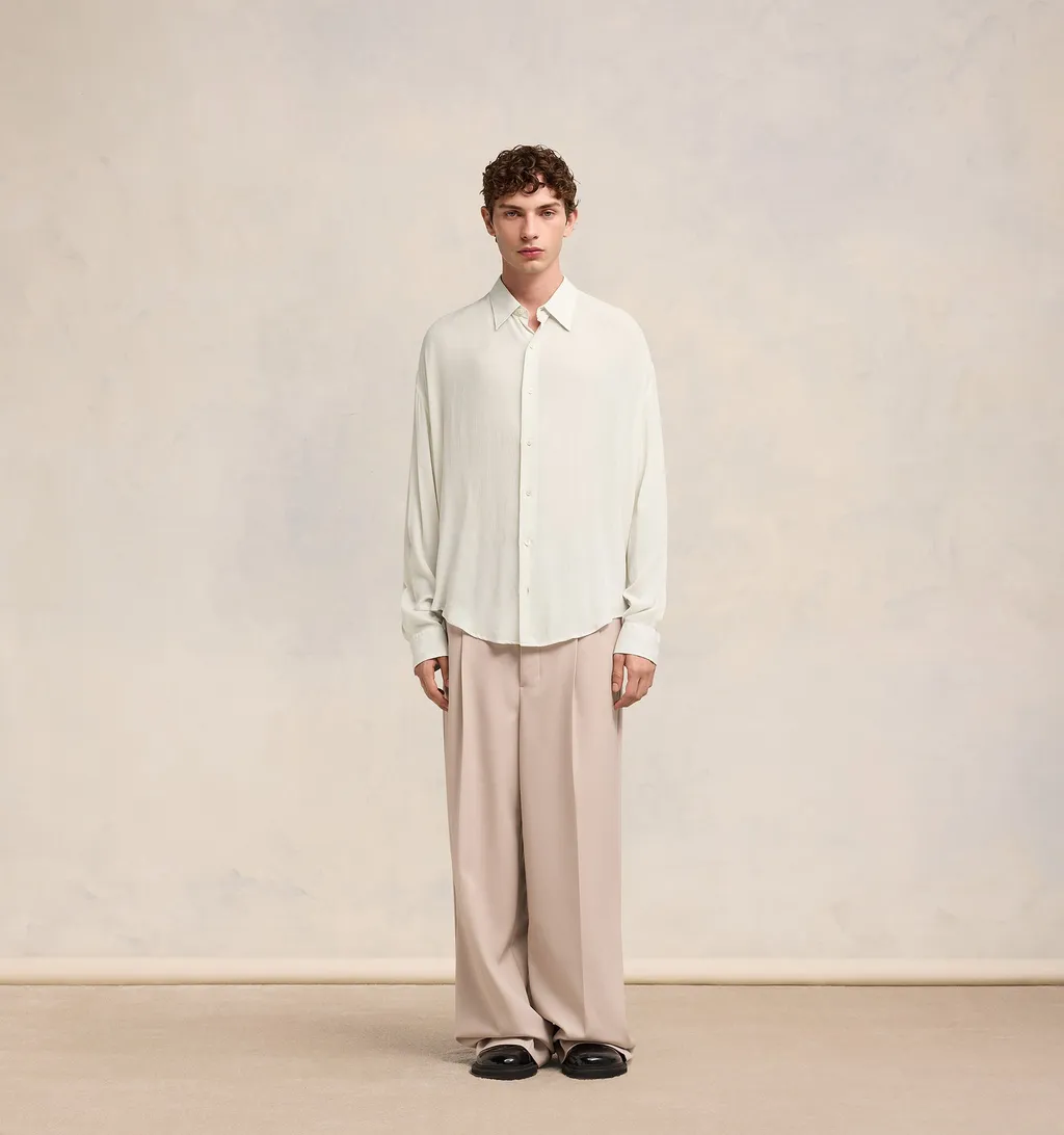 Long-Sleeved Buttoned Shirt