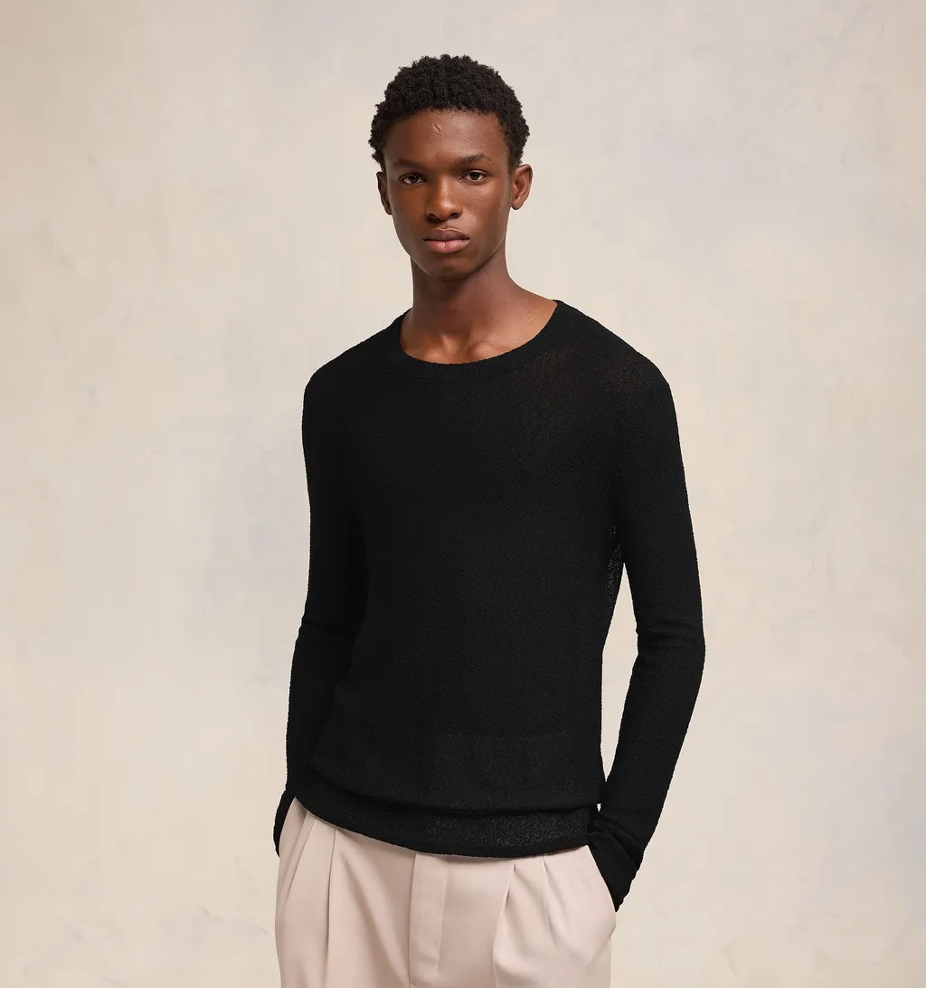 Round-Neck Long-Sleeved Sweater