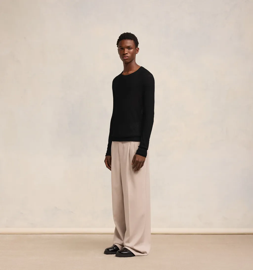 Round-Neck Long-Sleeved Sweater