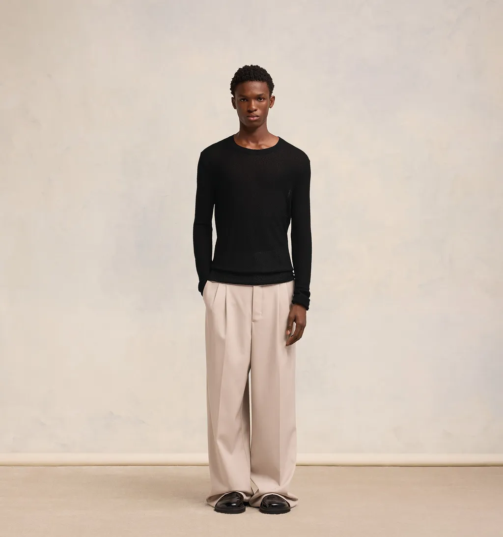 Round-Neck Long-Sleeved Sweater