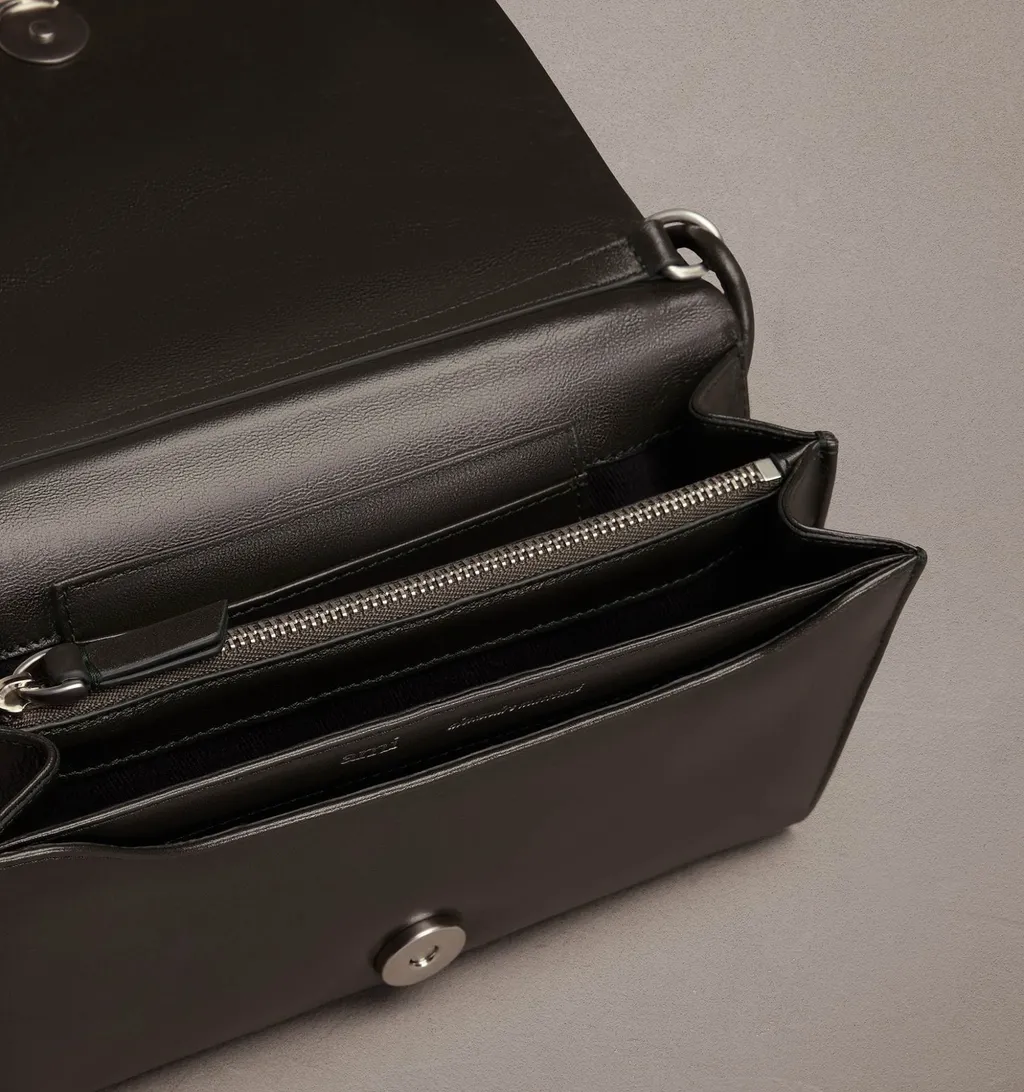 Voulez-Vous Strap Wallet