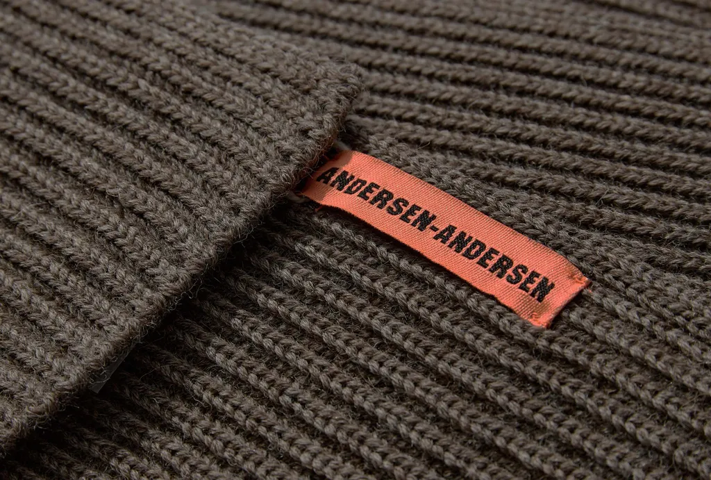 Logo Scarf