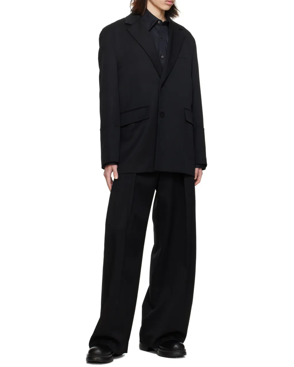 Point-Neck Long-Sleeved Shirt