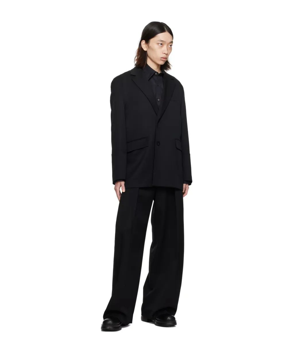 Point-Neck Long-Sleeved Shirt