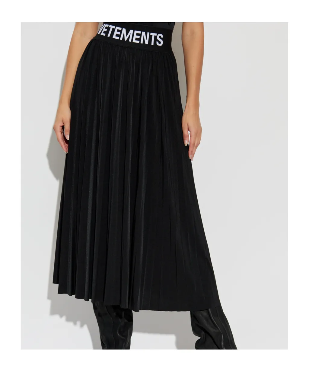 Logo Waist-Band Pleated Skirt