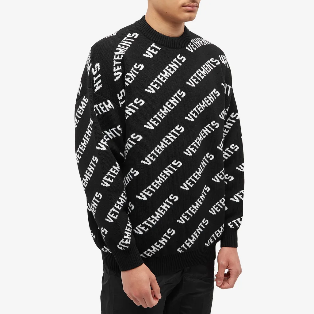 Long-Sleeved Round-Neck Sweater