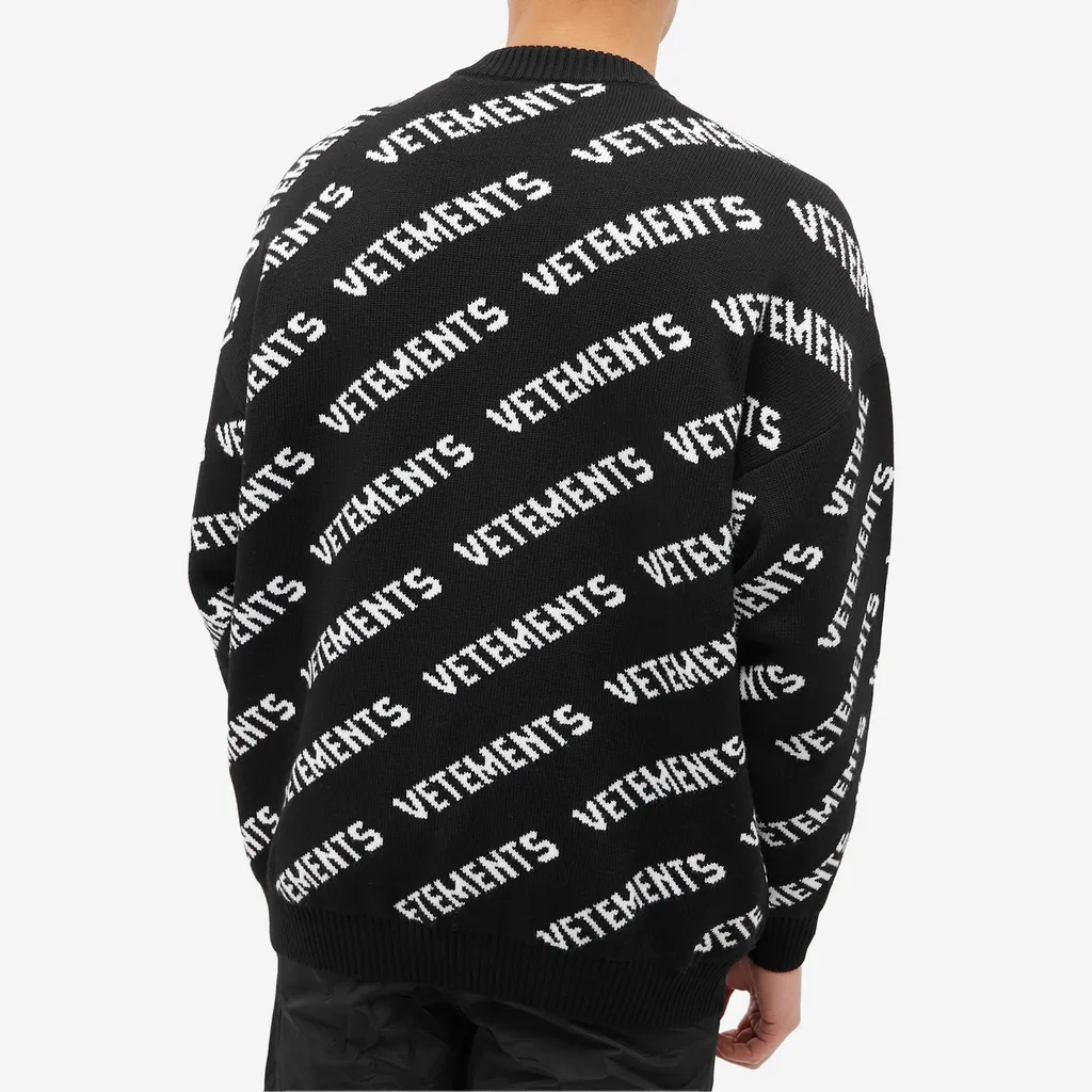 Long-Sleeved Round-Neck Sweater