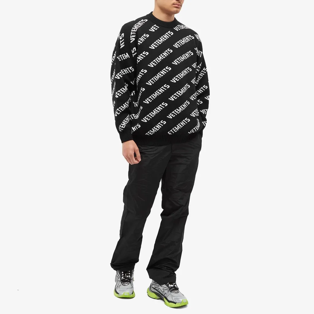 Long-Sleeved Round-Neck Sweater