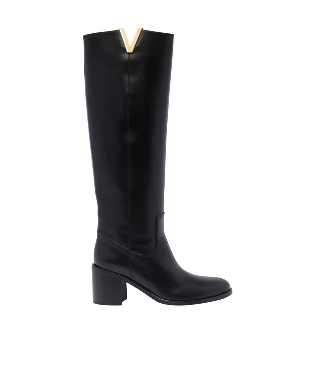 V Logo Round Toe Boots